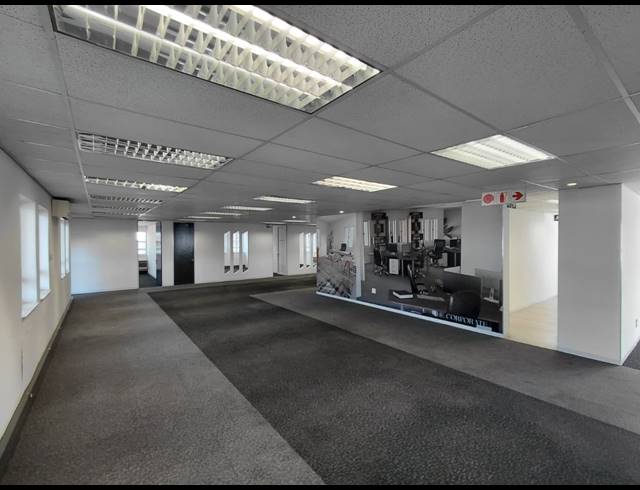 9,626M² OFFICE FOR SALE IN BRYANSTON
